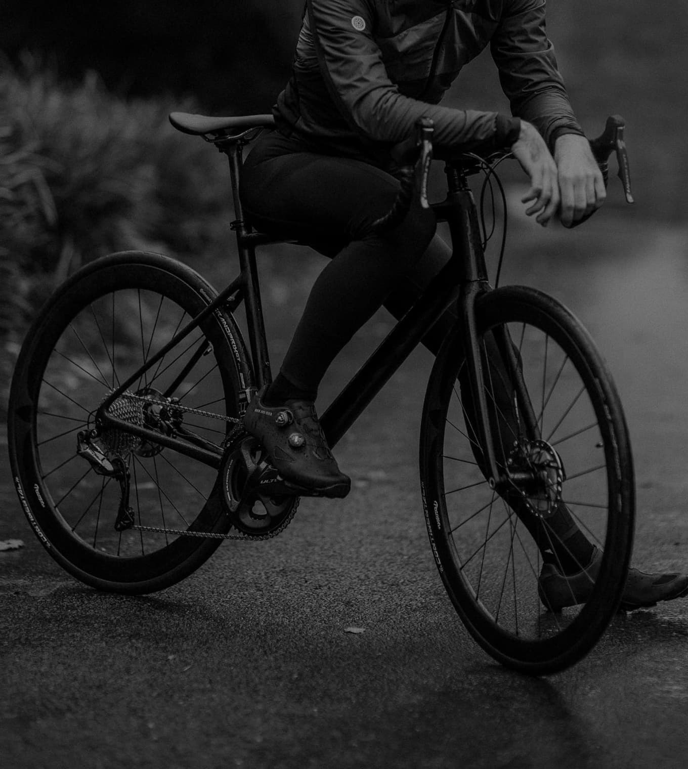 pessoa em cima da bicicleta